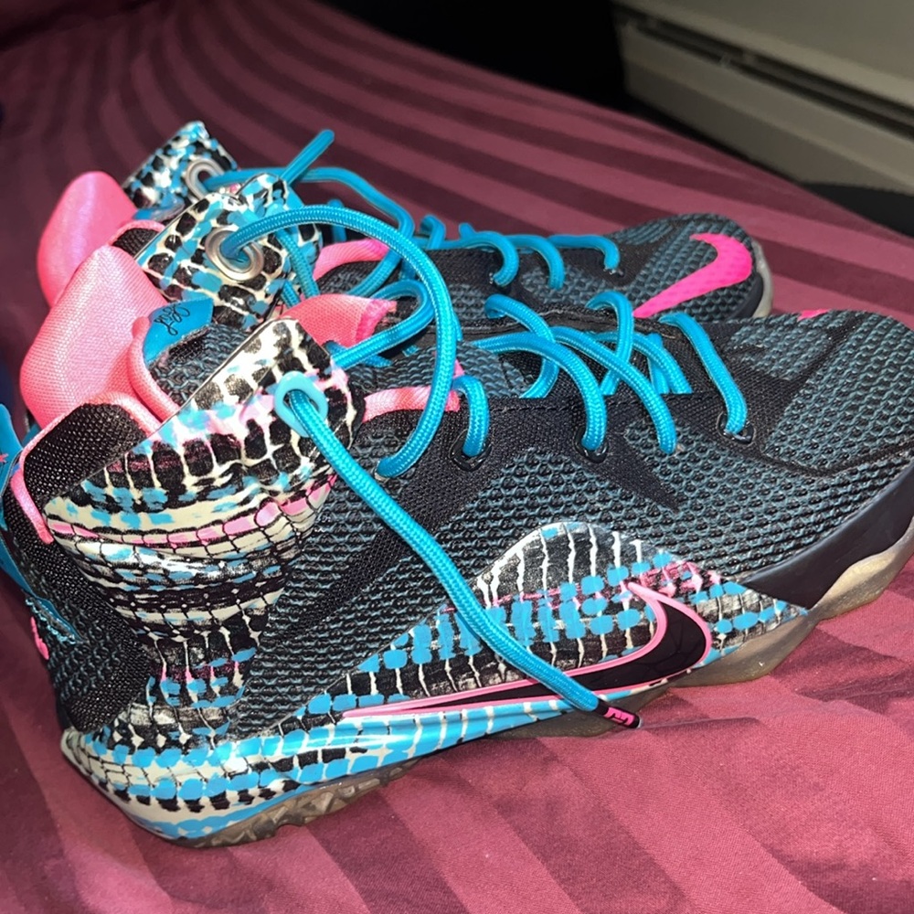 LEBRON 12s size 4.5 - Picture 3 of 6